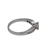 06_IHRSCHMUCK_Solitär Verlobungsring Vorsteckring, 750er Weißgold, Brillant round cut und Diamanten Seitlich