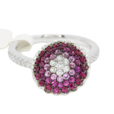 004_04_ 750er Weißgoldring mit einem blütenförmigen Ringkopf besetzt mit Brillanten, Rubinen und pinken Saphiren