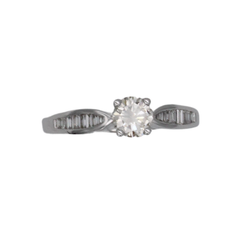 04_IHRSCHMUCK_Solitär Verlobungsring Vorsteckring, 750er Weißgold, Brillant round cut und Diamanten Seitlich